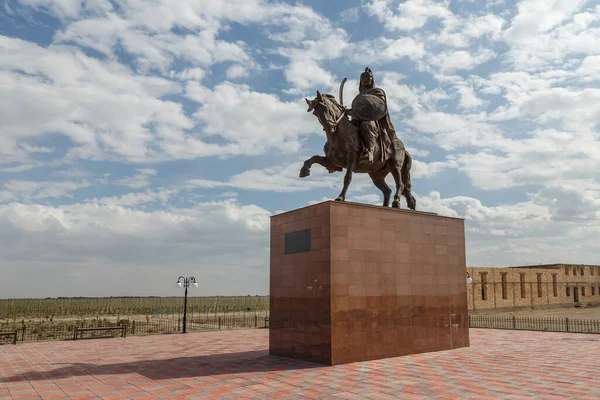 Kozhamberdy Batyr Anıtı