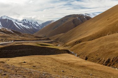Ala Bel geçidi, Kırgızistan 'da Bishkek Osh otoyolu M41.