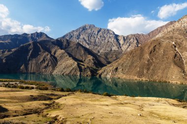 Tien Shan dağlarındaki Naryn Nehri, Kırgızistan.