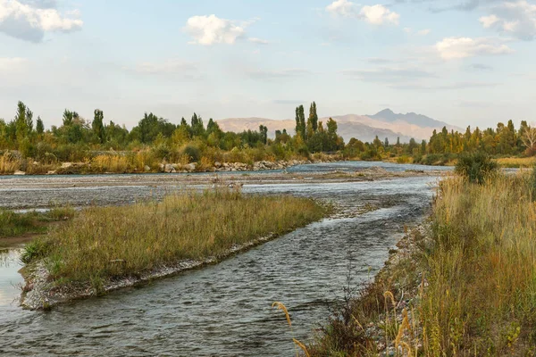 Chu Nehri, Kazakistan ve Kırgızistan arasındaki sınır.