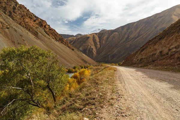Kokemeren Nehri, Kırgızistan