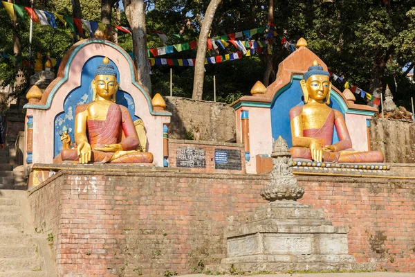Statues de Bouddha, temple Swayambhunath — Photo