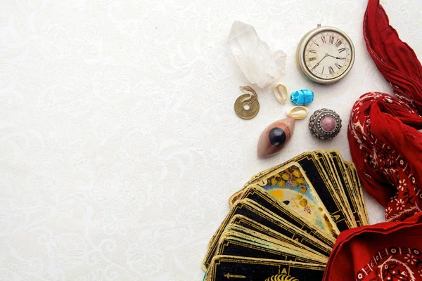 Composition of esoteric objects, used for healing and fortune-telling — Stock Photo, Image