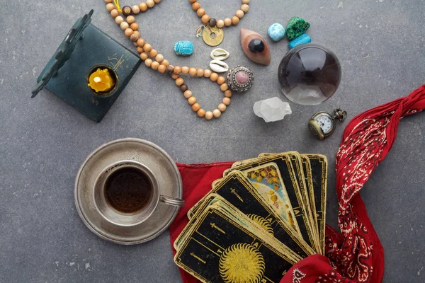 Composition of esoteric objects, used for healing and fortune-telling — Stock Photo, Image