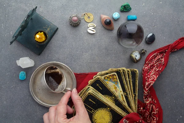 Composición de objetos esotéricos, utilizados para la curación y la adivinación — Foto de Stock