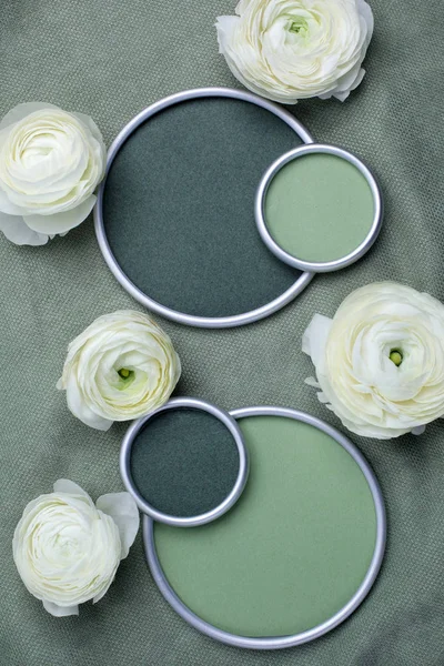 Ranunculus bloemen met een ronde frame met een plek voor de ontwerper — Stockfoto
