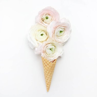 Gözleme koni ile beyaz çiçek oluşturma. Düz yatıyordu