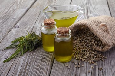 Eski grunge ahşap tahtasında Noel süsü. Üst görünüm