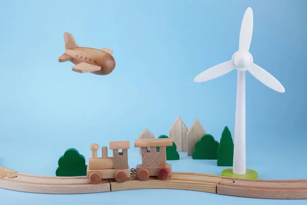 蓝色背景的儿童木制玩具。 环保玩具的背景 图库照片