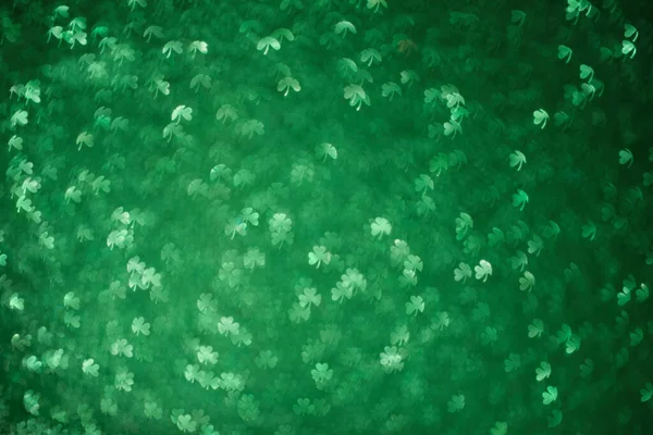 Bokeh en forme de trèfle. Saint Patrick s jour. Fond abstrait flou. Shamrock vert — Photo