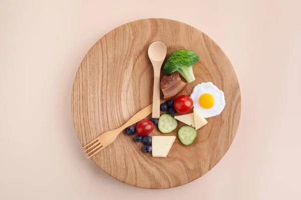 Jejum intermitente. Café da manhã saudável, conceito de dieta alimentar. Refeição orgânica. Conceito de perda de gordura. Perda de peso . — Fotografia de Stock