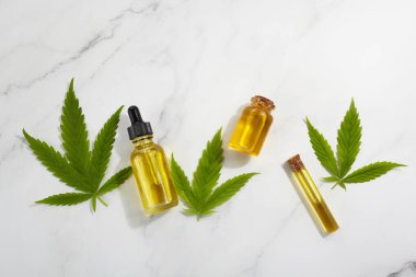 CBC yağı, esrar özütü. Tıbbi marihuana, şişedeki kenevir yağı.