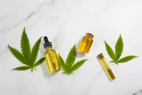 Cbd oil, cannabis extract. Medical marijuana, hemp oil in bottle. — Stock Photo, Image