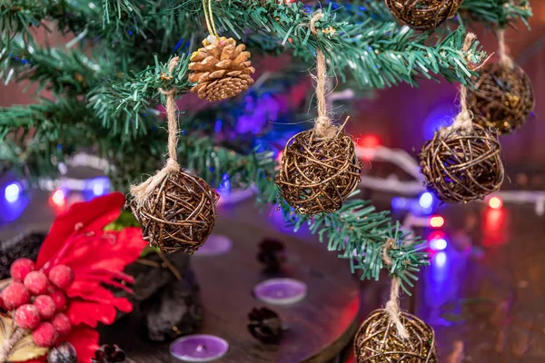 Geleneksel tatiller için çok özel ve sıcak Noel süsleri.