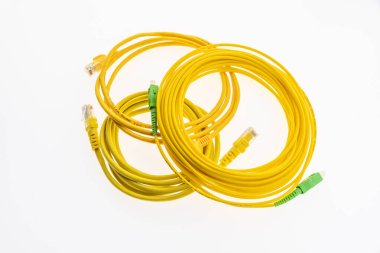 Uzantı için fiber optik ve çoklu çiftli iletkenler