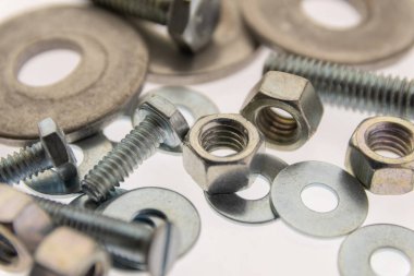 Metal fındık ve cıvatalar sanayideki ve evdeki işler için