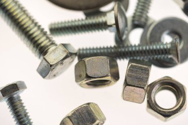 Metal fındık ve cıvatalar sanayideki ve evdeki işler için
