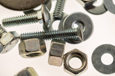 Metal fındık ve cıvatalar sanayideki ve evdeki işler için