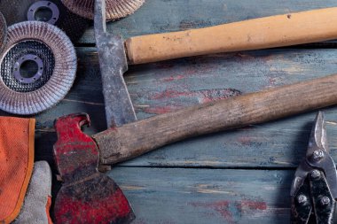 ev içinde ve dışında çalışmak için çeşitli metal araçlar