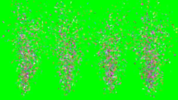 Yeşil zemine düşen çok renkli konfeti patlamaları. — Stok video