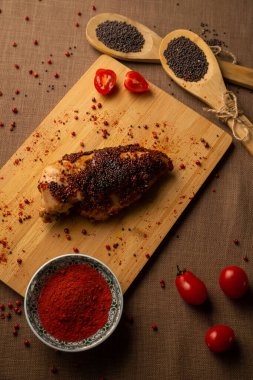 Baharatlı tavuk göğsü.