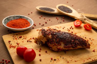 Baharatlı tavuk göğsü.