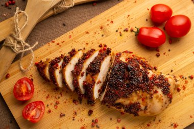 Baharatlı tavuk göğsü.