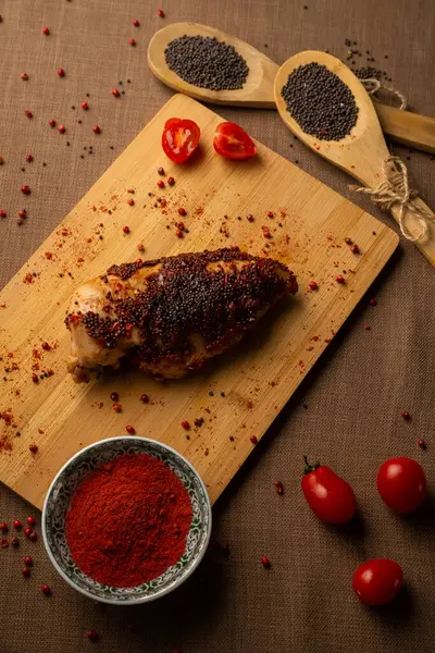 Baharatlı tavuk göğsü.