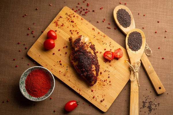 Baharatlı tavuk göğsü.