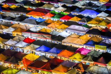Bangkok, Tayland 'da Ratchada Rot Fai Tren Gecesi Marketi