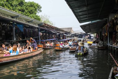 Bangkok, Tayland 'da lanet saduak yüzen pazar