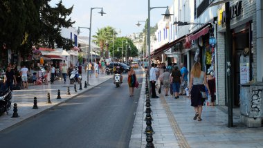 Bodrum Caddeleri ve Bodrum şehir manzarası fotoğrafı Bodrum, Türkiye