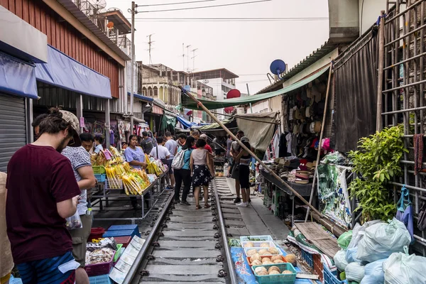 Mercado Ferroviario Maeklong Talad Rom Hub Bangkok Tailandia — Foto de Stock