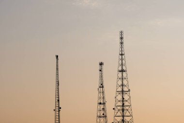 Cep telefonu mobil radyo anten kulesi