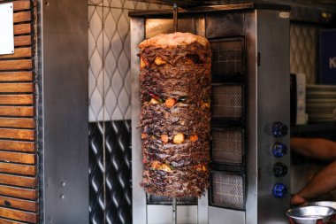 Türk Bodrum donör kebap, donör kebap geleneksel Türk yemeğidir, shawarma olarak bilinir.