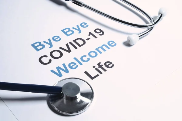 Güle güle COVID-19. Hoş geldin mesajı. Yeni koronavirüs ya da COVID-19 salgını için karantina ya da sosyal izolasyon tavsiyesi kavramı