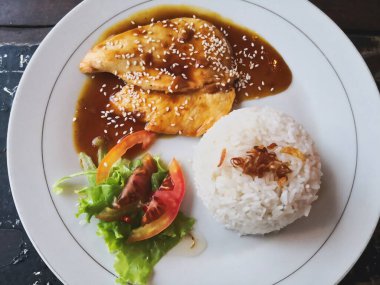 Tavuklu teriyaki, tavuklu teriyaki ve pilav..