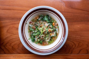 Geleneksel Endonezya çorbası. Adı Cap Cay veya Cap Cai çorbası.