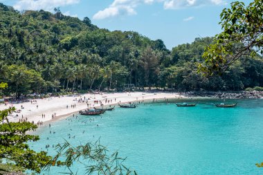 Freedom Beach, Phuket / Tayland - 16 Ocak 2020: Freedom Beach Phuket, Tayland 'da en popüler körfez