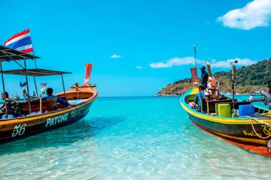 Freedom Beach, Phuket / Tayland - 16 Ocak 2020: Freedom Beach Phuket, Tayland 'da en popüler körfez