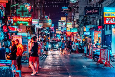 Bangla Yolu, Patong Sahili, Phuket / Tayland - 15 Ocak 2020: Bangla Yolu Patong Sahili 'nde, Tayland' ın en popüler tatil yeridir.