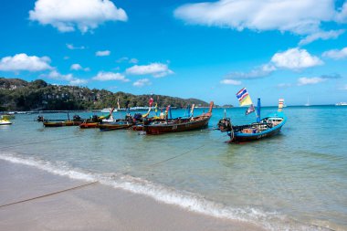 Patong Sahili, Phuket / Tayland - 15 Ocak 2020: Patong Sahili sahil şeridi gündüz saatlerinde, Patong Sahili Phuket Adası 'nın en popüler vilayetidir.