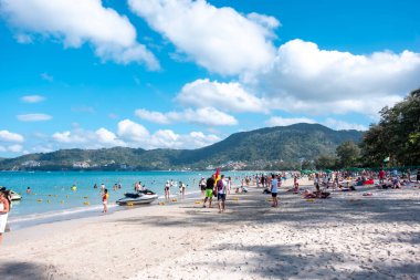 Patong Sahili, Phuket / Tayland - 15 Ocak 2020: Patong Sahili sahil şeridi gündüz saatlerinde, Patong Sahili Phuket Adası 'nın en popüler vilayetidir.