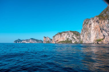 Phi Phi Adası kıyıları ve uçurumları, Krabi Eyaleti, Tayland