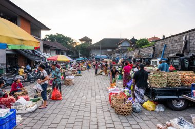 Ubud, Bali / Endonezya - 11 Şubat 2020: Ubud Sabah Pazarı Ubud Sabah Pazarı