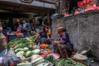 Ubud, Bali / Endonezya - 11 Şubat 2020: Ubud Sabah Pazarı bu pazar Ubud Sabah Pazarı olarak bilinir.