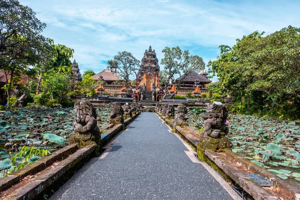 Ubud Eyaleti, Bali Adası 'ndaki Saraswati Tapınağı' nın adı