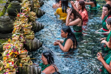 Ubud, Bali / Endonezya - 12 Şubat 2020: Bu tapınağın yerel adı Tirta Empul 