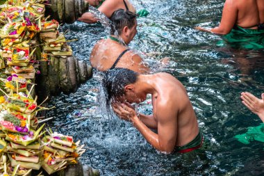 Ubud, Bali / Endonezya - 12 Şubat 2020: Bu tapınağın yerel adı Tirta Empul 