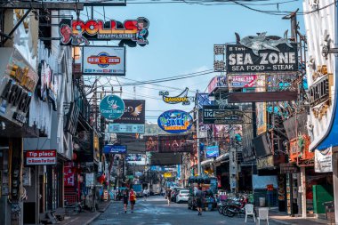Walking Street, Pattaya / Tayland - 10 Ocak 2020: Walking Street, sabah. Yürüyen cadde Pattaya şehrinin en popüler yeridir.
